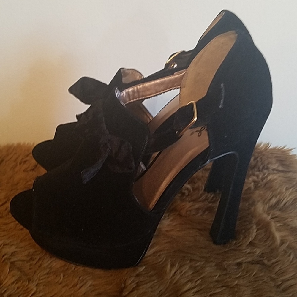 Shoes - Picture 4 of 5